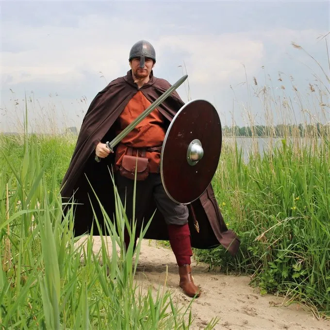 Leonardo Carbone Baumwollumhang, Dunkelbraun 2 Leonardo Carbone Baumwollumhang, Dunkelbraun – Bild 2