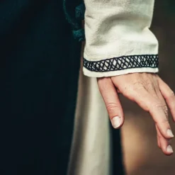 Leonardo Carbone Frühmittelalterliche Tracht Aelswith, Naturbelassen -Angebote Wikinger Kleidung Store fruehmittelalterliche tracht aelswith naturbelasse 4