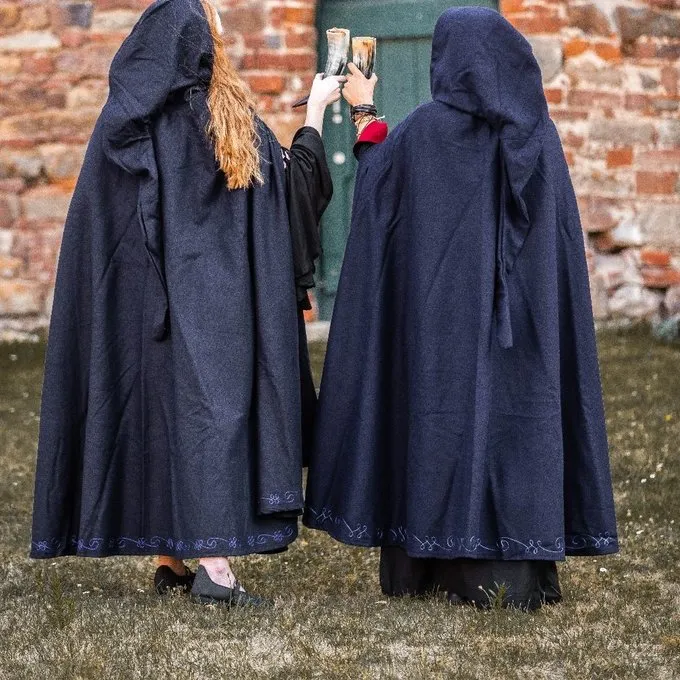 Leonardo Carbone Gestickte Mantel Damia Mit Fibula, Blau 2 Leonardo Carbone Gestickte Mantel Damia Mit Fibula, Blau – Bild 2