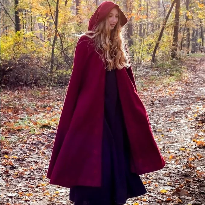 Leonardo Carbone Gestickte Mantel Damia Mit Fibula, Rot 1 Leonardo Carbone Gestickte Mantel Damia Mit Fibula, Rot