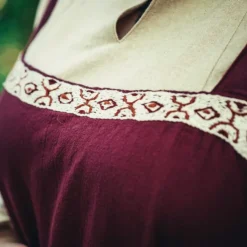 Leonardo Carbone Hangeroc Svanhild, Rot 7 Leonardo Carbone Hangeroc Svanhild, Rot -Angebote Wikinger Kleidung Store hangeroc svanhild rot 2