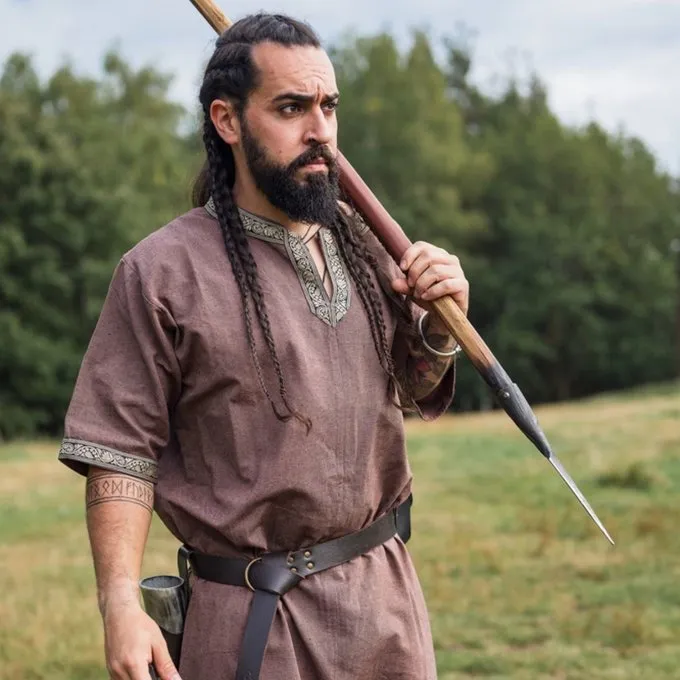 Leonardo Carbone Keltische Tunika, Kurze Ärmel, Kastanienbraun 4 Leonardo Carbone Keltische Tunika, Kurze Ärmel, Kastanienbraun – Bild 4