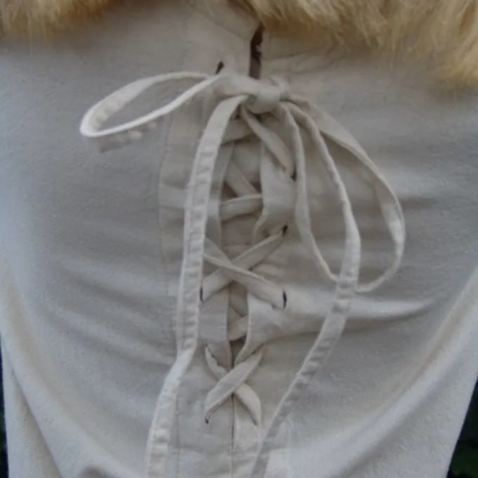 Leonardo Carbone Kleid Des Mädchens Fand 4 Leonardo Carbone Kleid Des Mädchens Fand – Bild 4