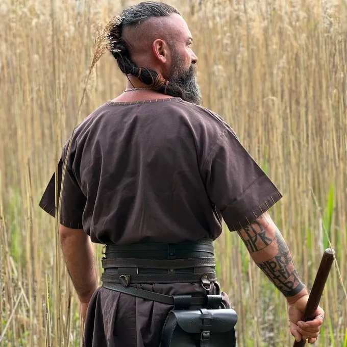 Leonardo Carbone Kurze Wikinger -Tunika Theobald, Braun 2 Leonardo Carbone Kurze Wikinger -Tunika Theobald, Braun – Bild 2