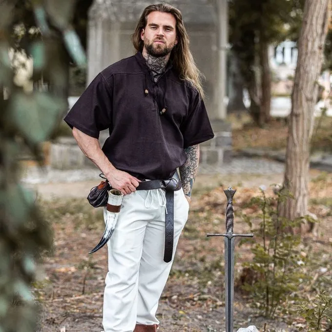 Leonardo Carbone Mittelalterliches Hemd Mit Kurzen Ärmeln, Braun 2 Leonardo Carbone Mittelalterliches Hemd Mit Kurzen Ärmeln, Braun – Bild 2