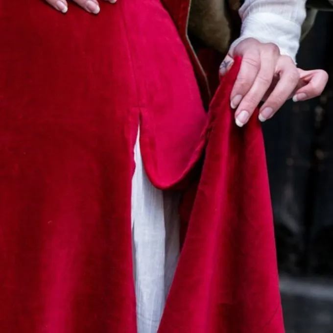 Epic Armoury Mittelalterliches Kleid Isobel, Rot 5 Epic Armoury Mittelalterliches Kleid Isobel, Rot – Bild 5