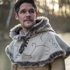 Epic Armoury Pelzhaube Gisla, Grau