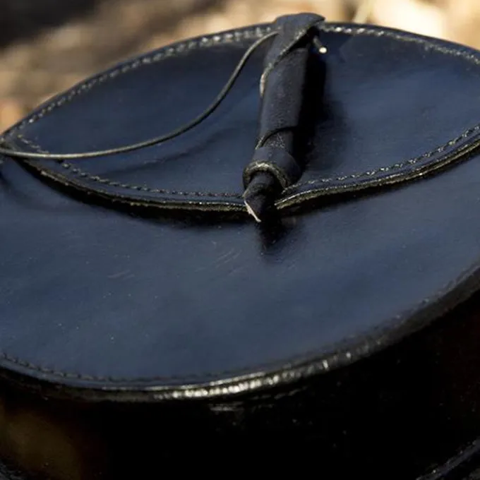 Epic Armoury Runde Ledertasche, Schwarz 2 Epic Armoury Runde Ledertasche, Schwarz – Bild 2