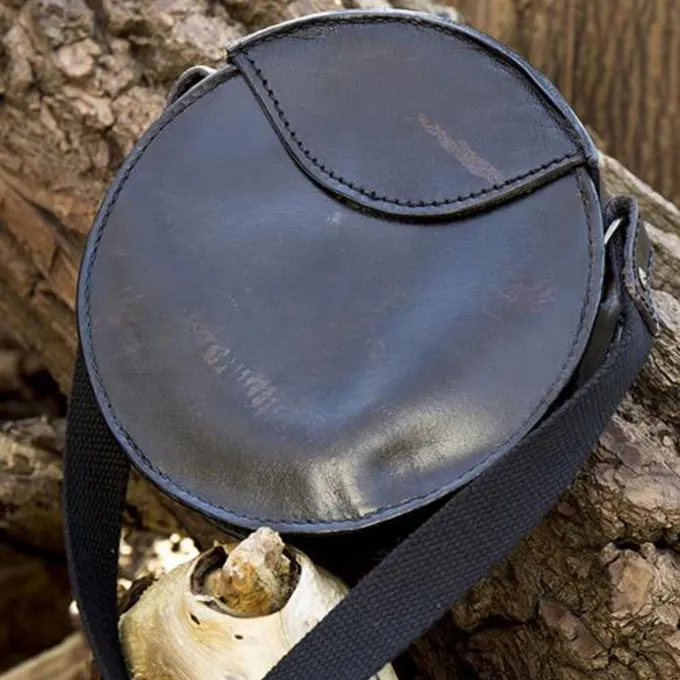 Epic Armoury Runde Ledertasche, Schwarz 1 Epic Armoury Runde Ledertasche, Schwarz