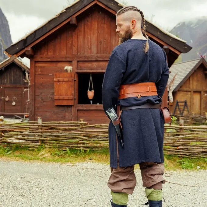 Leonardo Carbone Wikinger -Tunika Hugin & Munin, Schwarz 4 Leonardo Carbone Wikinger -Tunika Hugin & Munin, Schwarz – Bild 4