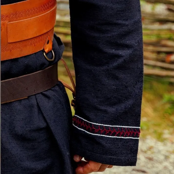 Leonardo Carbone Wikinger -Tunika Hugin & Munin, Schwarz 6 Leonardo Carbone Wikinger -Tunika Hugin & Munin, Schwarz – Bild 6